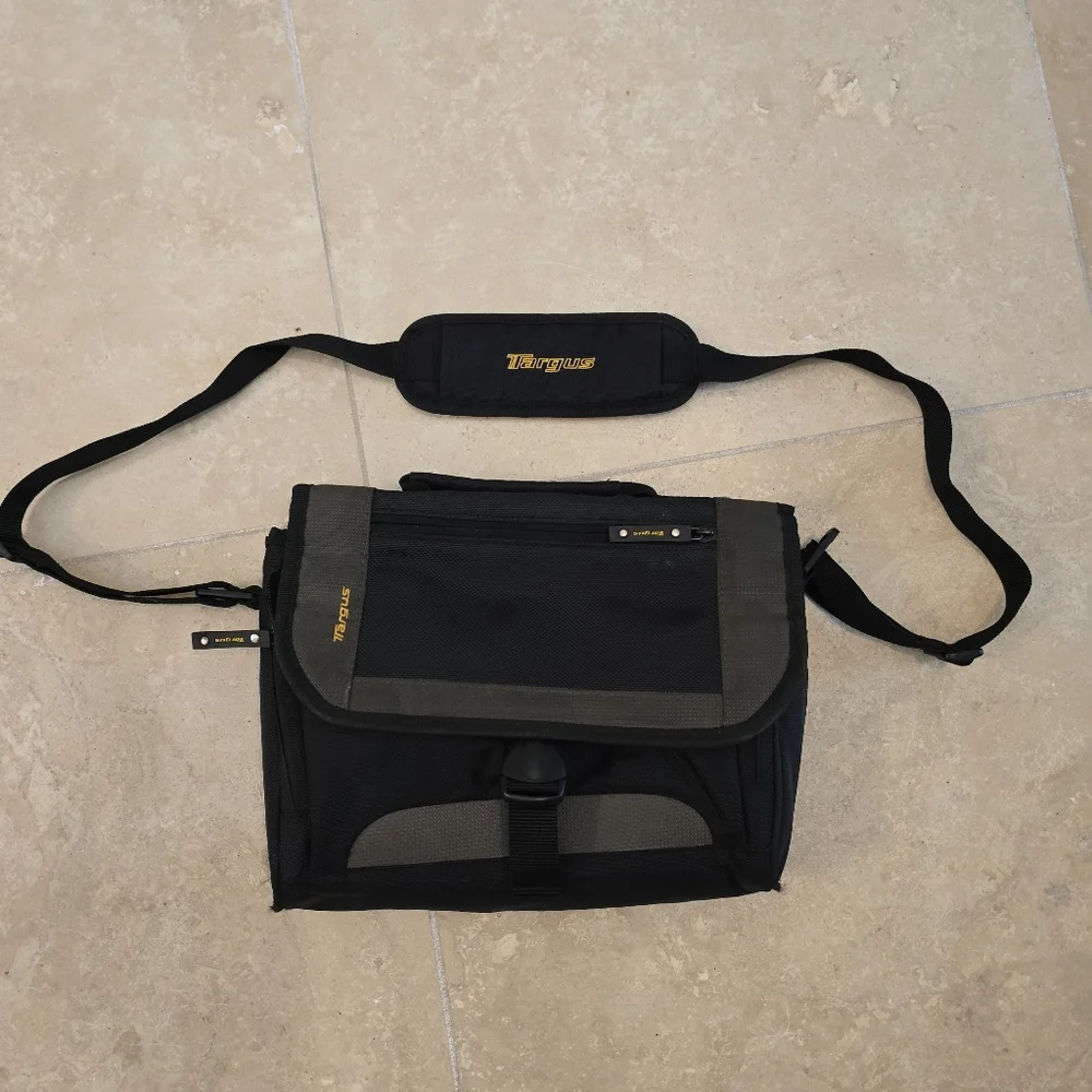 Targus Small Shoulder Bag